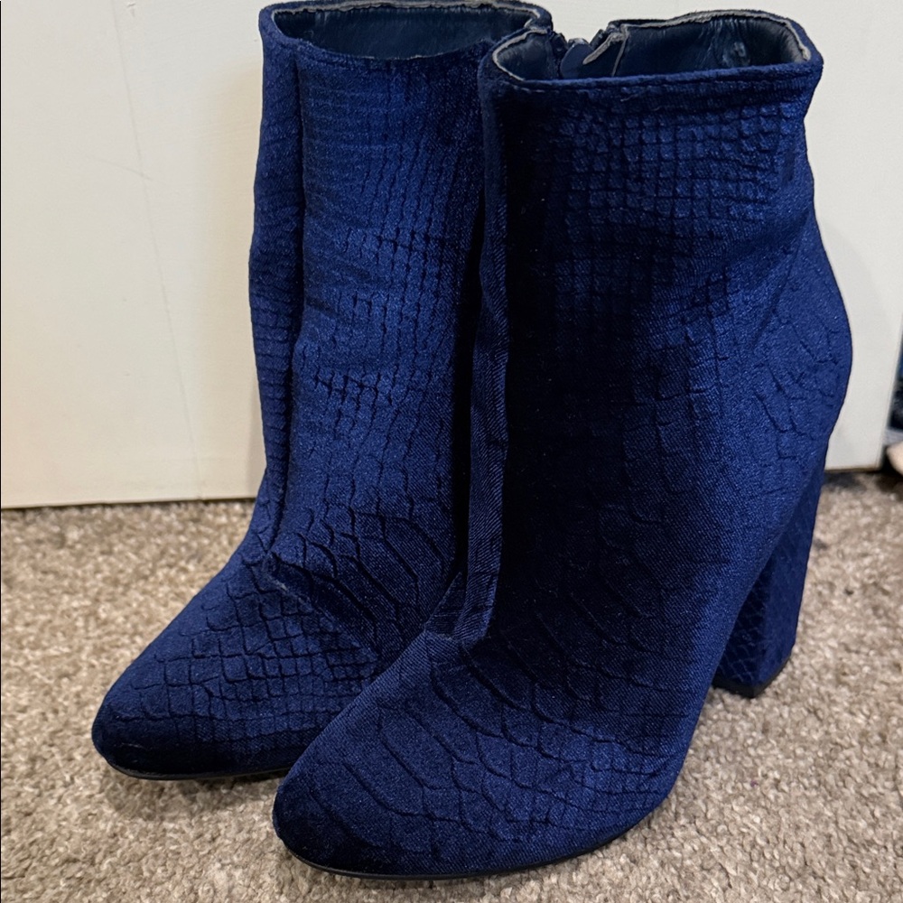 Shoe Dazzle Navy Textured Ankle Boots